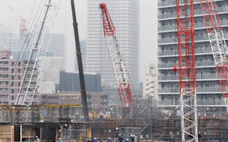 建設が進む超高層マンション(東京都中央区晴海)