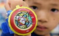 発売された腕時計型おもちゃ「DX妖怪ウォッチ　タイプ零式」（2日午後、川崎市）=共同