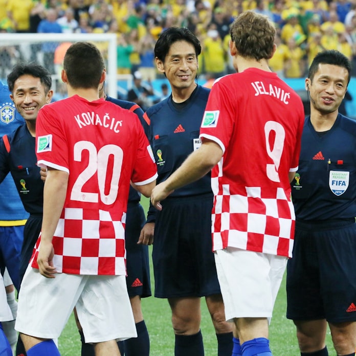 W杯開幕戦のpkは 西村主審が明かした理由 日本経済新聞 W杯開幕戦のpkは 西村主審が明かした理由 日本経済新聞
