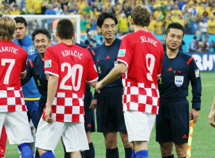 W杯開幕戦のpkは 西村主審が明かした理由 日本経済新聞