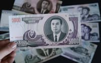 故金日成主席を描いた旧5000ウォン札。北朝鮮通貨の信用低下に歯止めがかからない