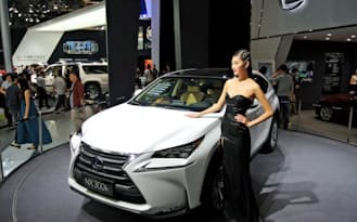 トヨタの高級車「レクサス」も中国当局の調査を受けている(4月、北京モーターショー)
