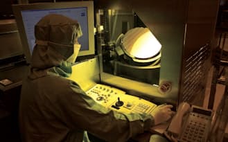 回路幅が28ナノメートルの先端工場ではTSMCが世界で8割のシェアを握る（写真は同社提供）