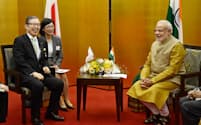 日本電産の永守社長（左）と会談するインドのモディ首相(31日午後、京都市東山区)