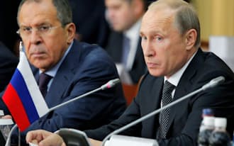 訪問先のモンゴルでウクライナ大統領との電話協議について明らかにしたロシアのプーチン大統領（3日、ウランバートル）=共同