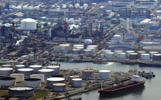 川崎市臨海部の工場