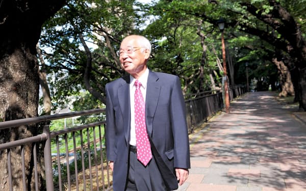 鈴木幸一(すずき・こういち)1946年9月生まれ。国内インターネットサービスの草分け。インターネットイニシアティブ(IIJ)を設立し、郵政省(現総務省)との激しいやりとりの末、93年にネット接続サービスを開始。後に続くネット企業に道をひらいた業界の重鎮。酒、タバコ、音楽と読書を愛し、毎春、東京・上野で音楽祭を開催する。近著に「日本インターネット書紀」がある。