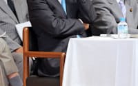 両院議員総会で批判を受け厳しい表情の菅首相
（29日、東京・永田町）