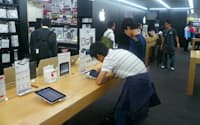 量販店はアップルの専門売り場の設置を進めている（東京都千代田区のビックカメラ有楽町店）