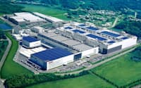 亀山工場の新ラインで12年後半から中小型液晶パネルの量産を始める