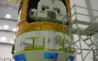 種子島宇宙センターで組み立てられ、打ち上げを待つHTV2号機(JAXA提供)