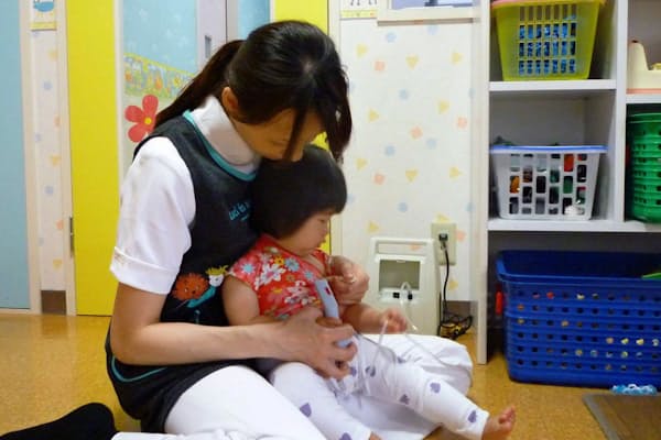 乳幼児 発熱やせき続いたら Rsウイルスかも 重症化の前に受診を Nikkei Style 乳幼児 発熱やせき続いたら Rsウイルスかも 重症化の前に受診を Nikkei Style