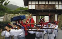 厳原港まつり対馬アリラン祭で再現された朝鮮通信使の行列
