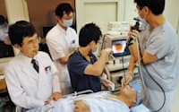 激しくせき込む患者が多い呼吸器内視鏡検査は苦痛を減らす工夫が進んだ（東京都新宿区の社会保険中央総合病院）