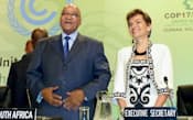 南アフリカ・ダーバンで開いたCOP17（南アのズマ大統領=左=と気候変動枠組み条約のフィゲレス事務局長）=共同
