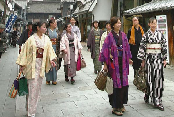 正月を着物姿で楽しみたい 手軽な方法と着こなすコツ Nikkei Style 正月を着物姿で楽しみたい 手軽な方法と着こなすコツ Nikkei Style