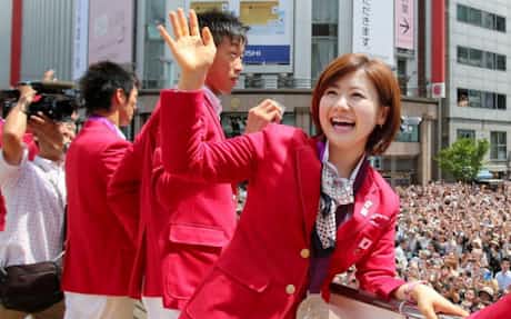 五輪メダリスト 銀座で凱旋パレード 沿道に50万人 日本経済新聞