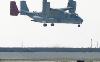 岩国基地上空を飛行する米軍のオスプレイ