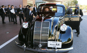 歴代トヨタ車50台一堂に 創立75周年で特別展 日本経済新聞 歴代トヨタ車50台一堂に 創立75周年で特別展 日本経済新聞