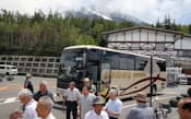 マイカー規制中もバスなら直接登山口に行くことができる（富士山5合目）