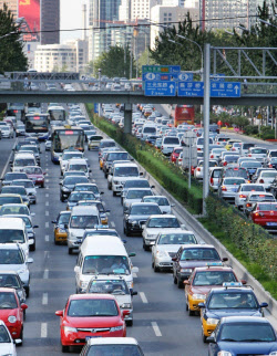 中国 自動車関税を一律15 引き下げ 米に歩み寄り 日本経済新聞