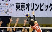 バレーボール世界選手権アジア最終予選の会場に掲げられた20年東京五輪を祝う垂れ幕