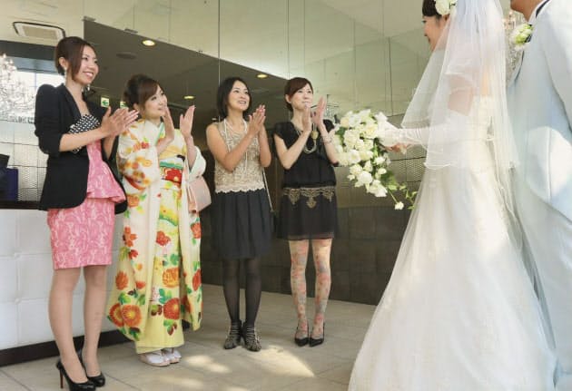 ファーやブーツはng 結婚披露宴の服装マナー Nikkei Style ファーやブーツはng 結婚披露宴の服装マナー Nikkei Style