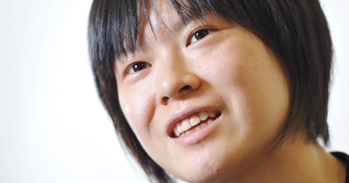 厳しいラリーでさえるトス 女子バレー 宮下遥 上 日本経済新聞