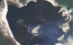 小笠原諸島・西之島近くの火山噴火でできた「新島」=海上保安庁提供