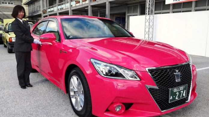 ピンククラウン をハイヤーに導入 両備グレースタクシー 日本経済新聞 ピンククラウン をハイヤーに導入 両備グレースタクシー 日本経済新聞