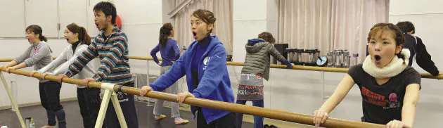 基本はあくびの形 劇団四季に学ぶきれいな発声法 Nikkei Style 基本はあくびの形 劇団四季に学ぶきれいな発声法 Nikkei Style