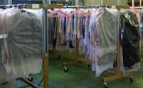 クリーニング後の衣類は専用倉庫で保管する（クロークネット）