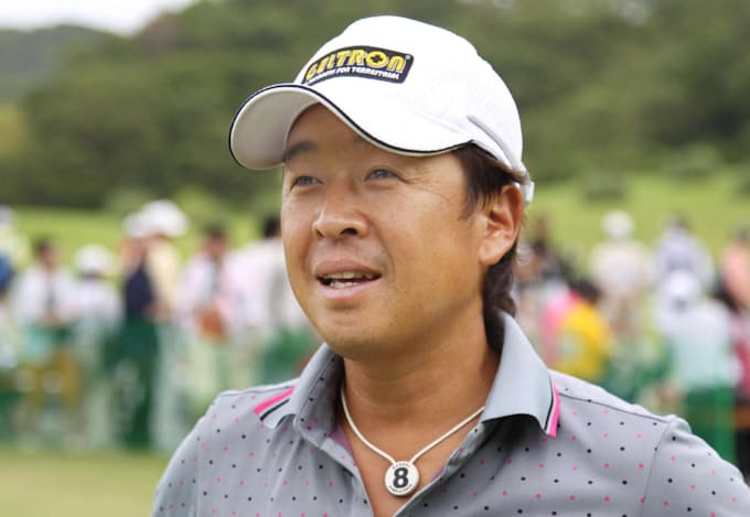 藤田と共に15年 フリーに キャディー 梅原敦 上 日本経済新聞