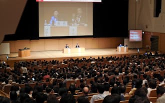 糖質制限食の利用を巡る学会の討議に多くの聴講者が集まった（5月、大阪市）