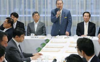 増税推進派の党税調の会合(22日、自民党本部)