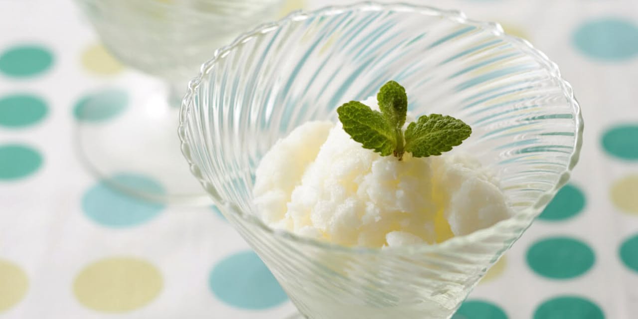 牛乳とミントのシャーベット Nikkei Style 牛乳とミントのシャーベット Nikkei Style