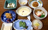 和仲荘では豆腐づくしの家庭料理が味わえる