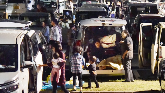 膨らむ避難 対応できず 検証 熊本地震1カ月 2 日本経済新聞 膨らむ避難 対応できず 検証 熊本地震1カ月 2 日本経済新聞