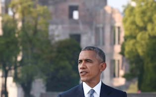 現職米大統領として初めて広島を訪れ、演説するオバマ米大統領
（27日、広島市中区の平和記念公園）=代表撮影
