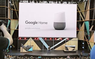 グーグルは音声で知的な会話ができる家庭用機器「グーグル　ホーム」を発表した=共同