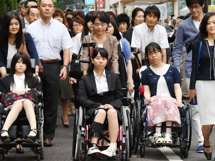 子宮頸がんワクチン 健康被害巡り集団訴訟 日本経済新聞