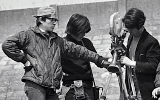 1971～72年放送の「帰ってきたウルトラマン」でチーフ撮影助手を務めた（左端が本人）