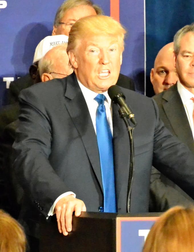 トランプ氏 オバマ氏は米生まれ 出生地巡る発言修正 日本経済新聞