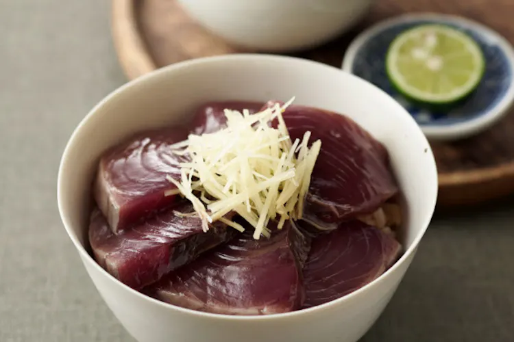 カツオのづけ丼 Nikkei Style カツオのづけ丼 Nikkei Style