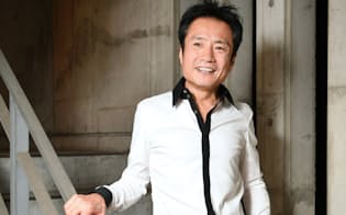 とりやま・ゆうじ　1959年生まれ。神保彰、和泉宏隆とのユニット「ピラミッド」でも活動。アニメやゲーム、映画音楽なども手がける。