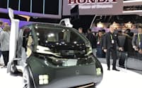ホンダが米家電見本市CESに出展した、相乗りでの利用を想定した電気自動車のコンセプト車（1月、米ラスベガス）

