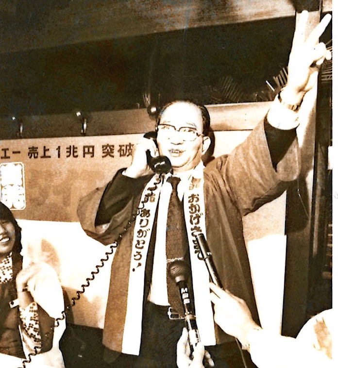 売上高1兆円超え 上げ潮ダイエーの営業現場離れる 日本経済新聞 売上高1兆円超え 上げ潮ダイエーの営業現場離れる 日本経済新聞