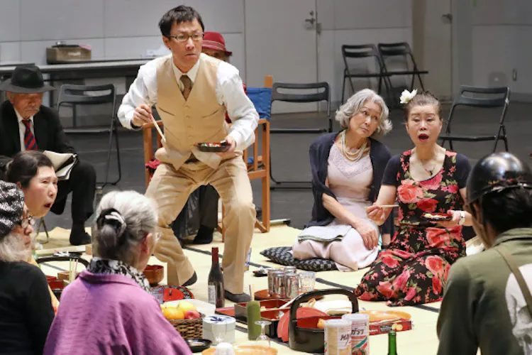 演出家 蜷川幸雄の没後1年 レガシー 継承の行方 Nikkei Style 演出家 蜷川幸雄の没後1年 レガシー 継承の行方 Nikkei Style