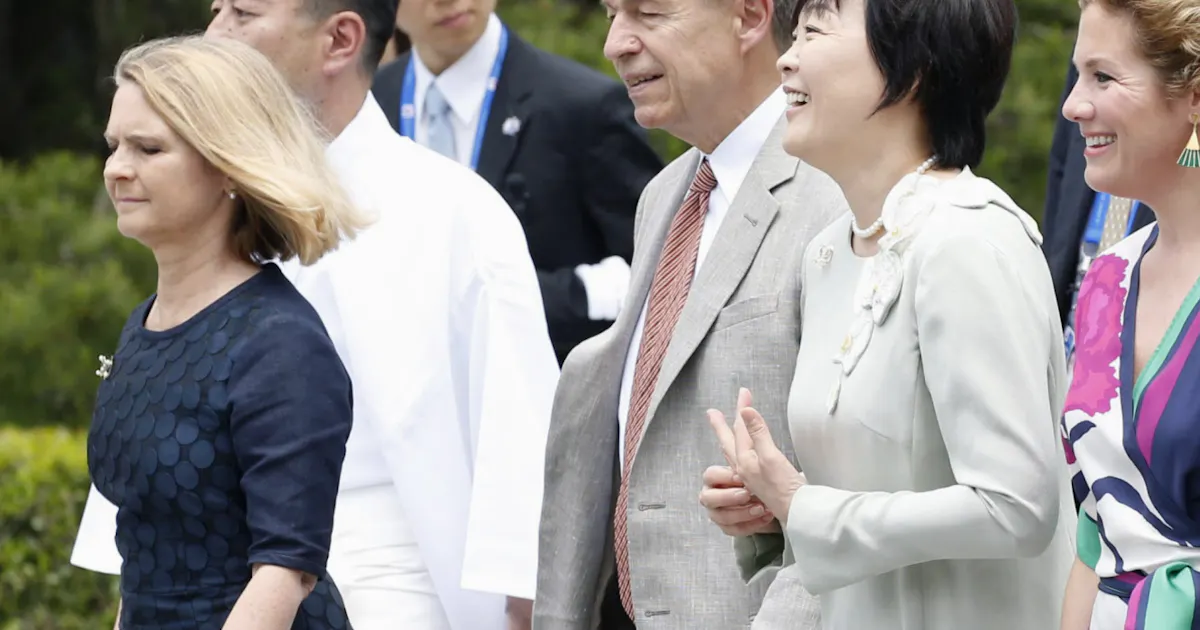 時代を問う首脳の 夫 日本経済新聞 時代を問う首脳の 夫 日本経済新聞