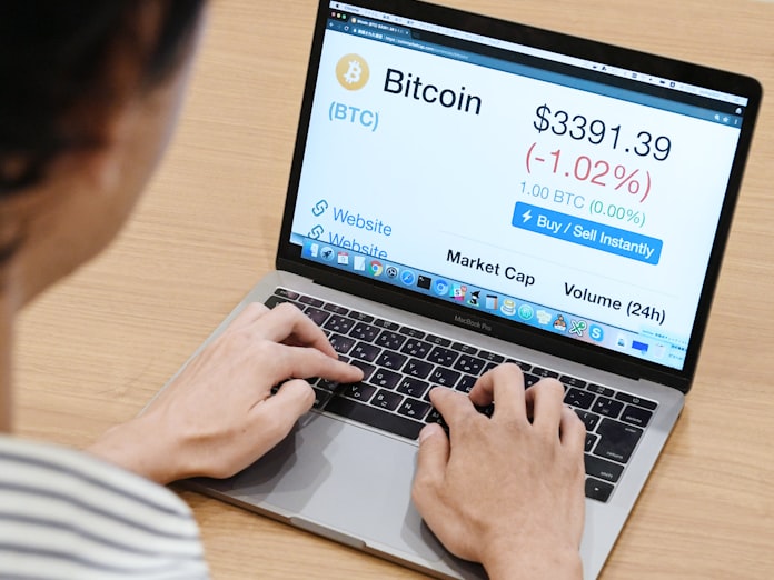 動かぬ個人資産1800兆円 1 投機か預金 育たぬ投資家 日本経済新聞